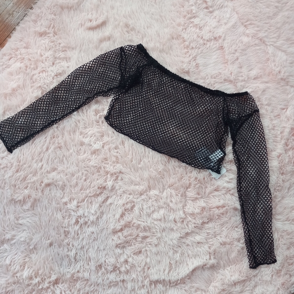 ❣️Off shoulder fishnet crop top! Versitile goth wear Looks great w/ MANY items - Picture 2 of 5